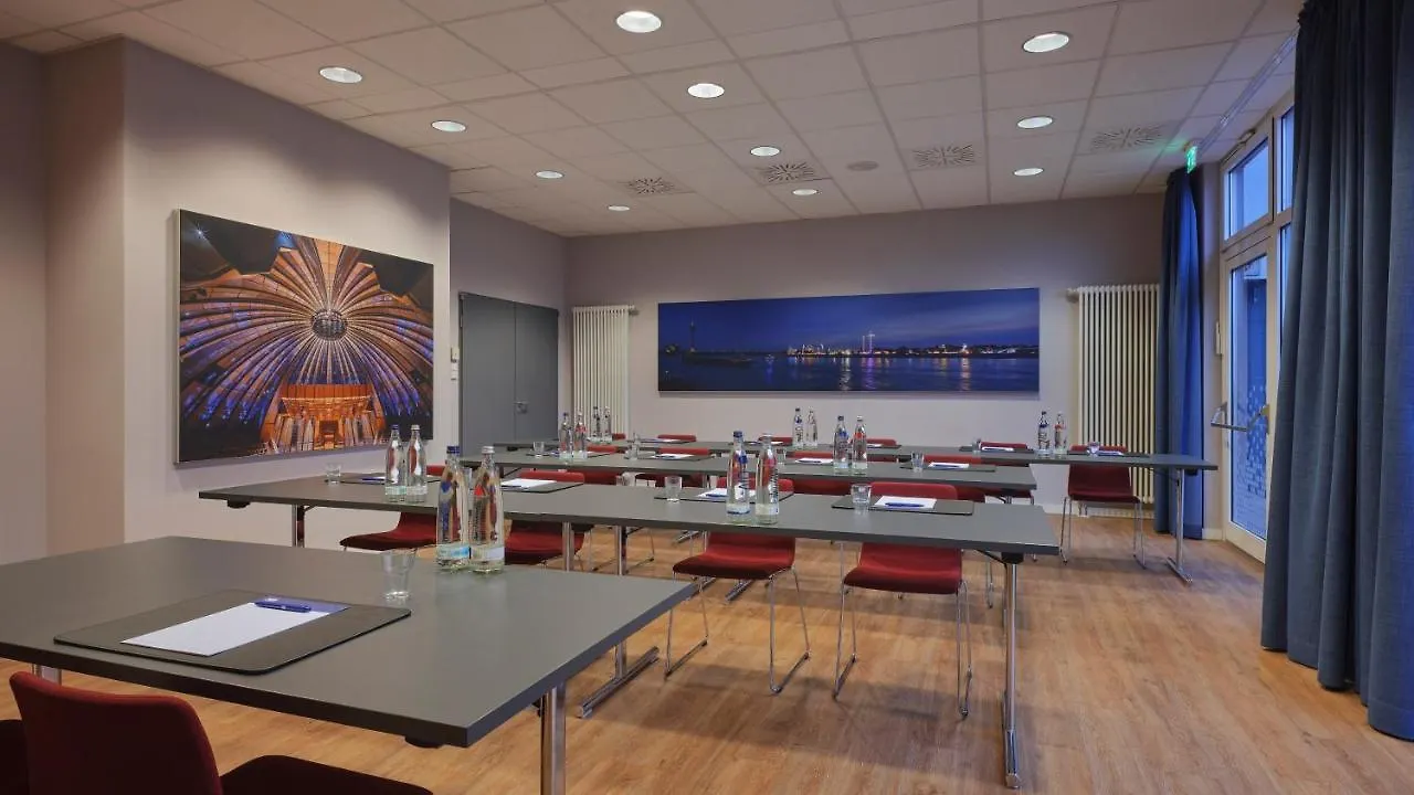 Holiday Inn Express Duesseldorf - City North By Ihg 3*, Dusseldorf
